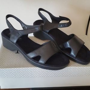 NWT Black Sandals